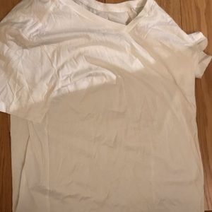 White gap V neck t-shirt